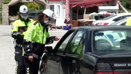Trafikte işitme engellilerin sesi olmak için işaret dili öğrendi