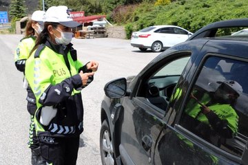 Download Video: Trafikte işitme engellilerin sesi olmak için işaret dili öğrendi