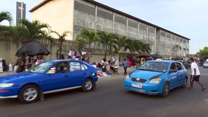 Incendie à Yopougon, la ministre Belmonde Dogo aux côtés des victimes