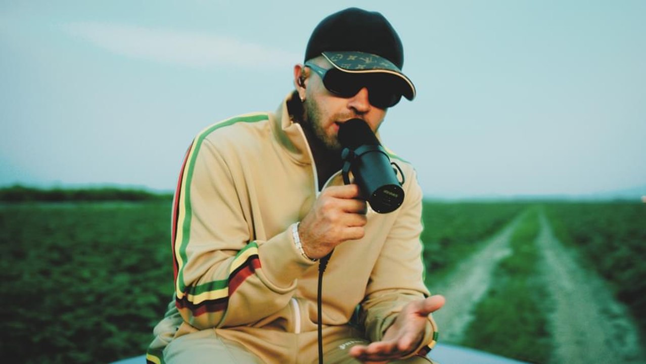 Feid "FUMETEO" (En Vivo) | Open Mic