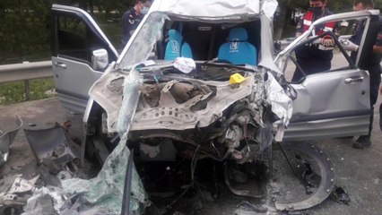 ESKİŞEHİR - Tırla çarpışan araçtaki anne ve kızı öldü, baba ve iki çocuğu yaralandı