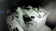 ELAZIĞ - İş yerinden kadın kılığında hırsızlık yapılması güvenlik kameralarına yansıdı