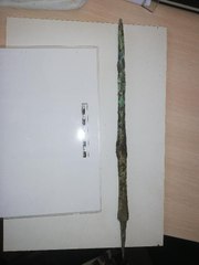 DERE KENARINDA BULUNAN TARİHİ MIZRAK UCU MÜZE MÜDÜRLÜĞÜ'NDE