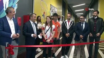 Dünya Şampiyonu Ayşe Begüm Onbaşı, adını üniversitesine yazdırdı