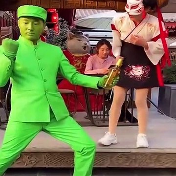 Lucu ngakak bikin ketawa lah pokoknya