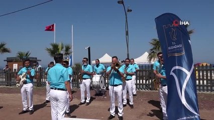Kuşadası'nda mavi bayraklar göndere çekildi