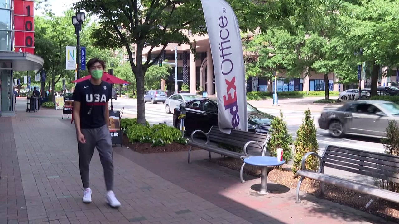 Etats-Unis: école virtuelle et petits boulots, le nouveau quotidien de lycéens