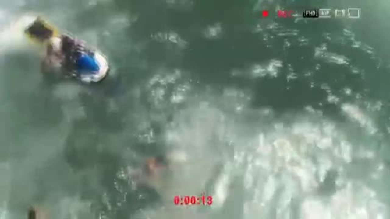 Un dron facilita el rescate de una pareja de bañistas en una playa de Valencia