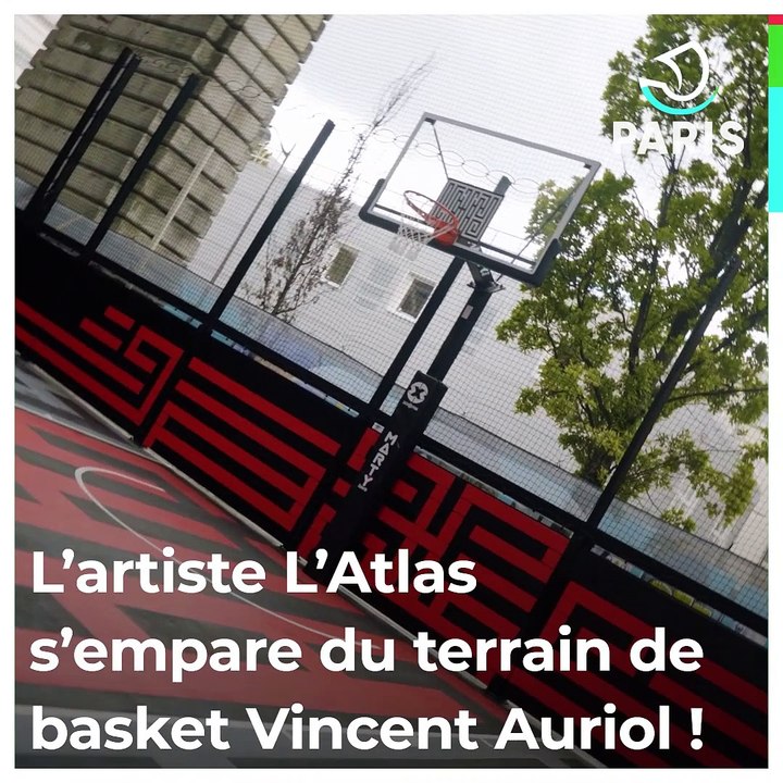 Le terrain d’éducation physique Vincent Auriol restylé par l'artiste L'Atlas