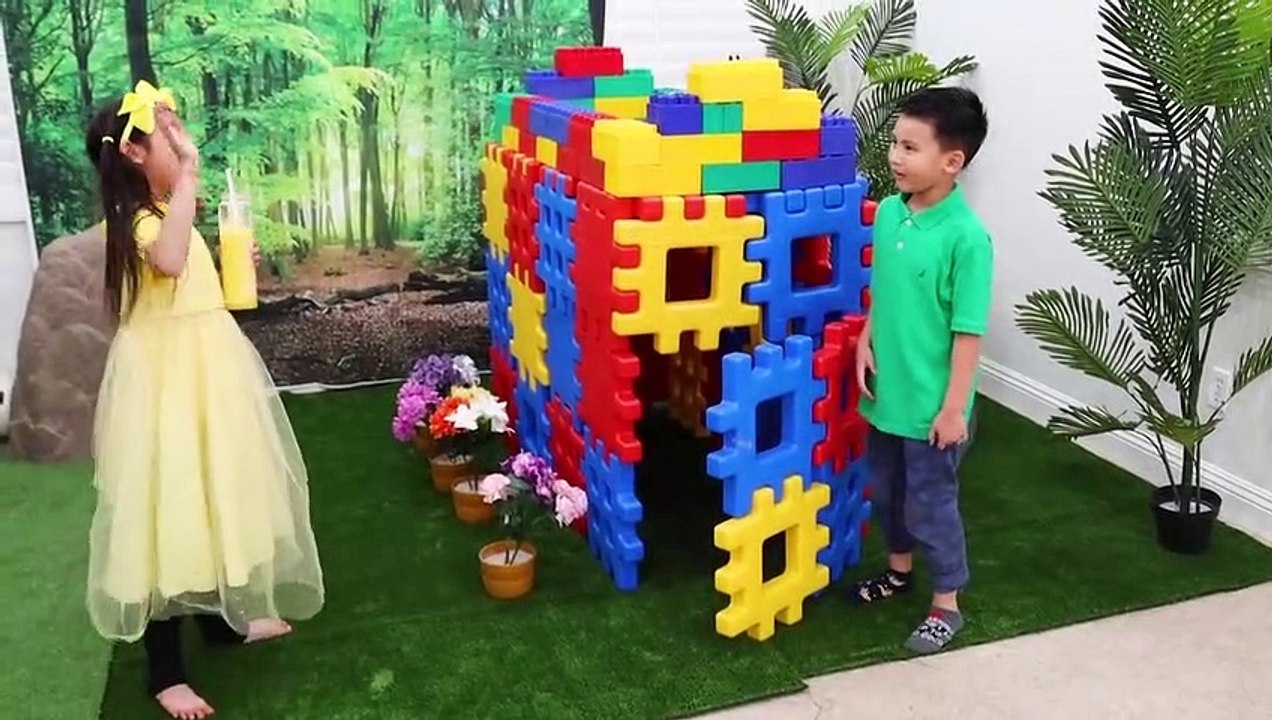 Emma And Jannie Pretend Play Hide And Seek | Learn To Help Others Kids Story