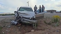KAHRAMANMARAŞ - İki otomobil çarpıştı: 5 yaralı