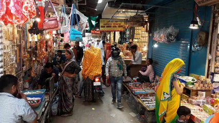 अनलॉक के पहले दिन बाजार में रौनक लेकिन कम हुई ग्राहकी