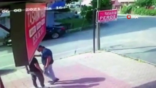 Komşular arası tartışma kanlı bitti... Bıçaklama anı kamerada