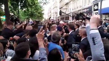 Emmanuel Macron a pris un bain de foule sur les boulevards à Valence