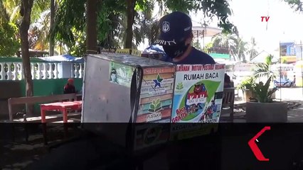 Inspiratif, Anggota Satpam ini Dirikan Taman Baca Mini di Blitar