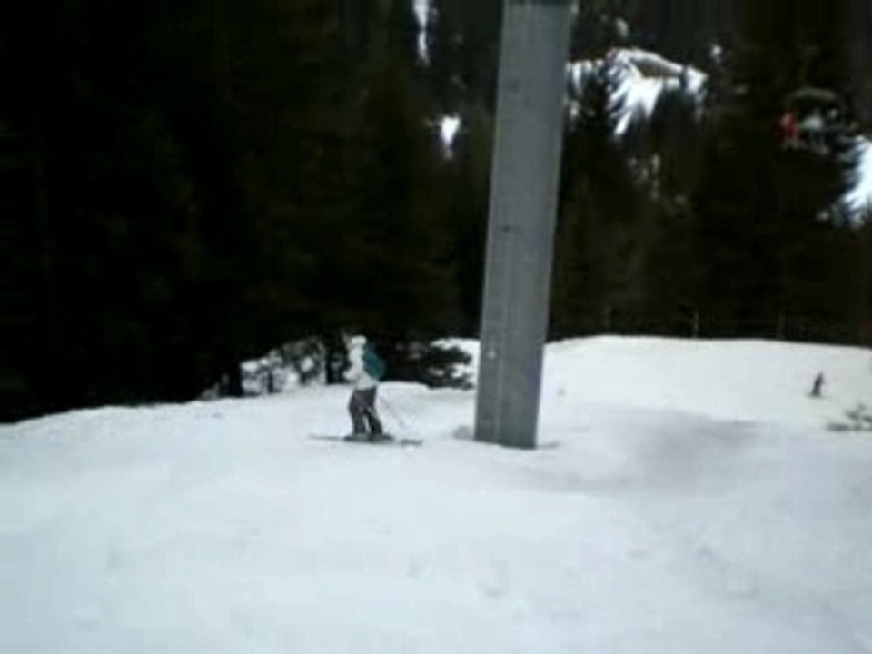 Léa a la recherche d'un ski