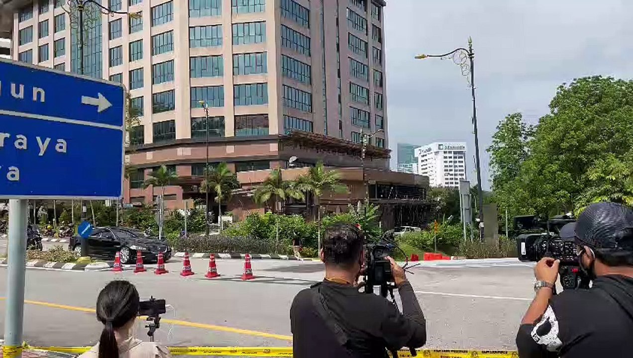 Anwar arrives at Istana Negara