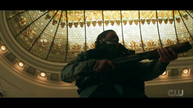 Superman & Lois 1x09 - Clip from Season 1 Episode 9 - Mexico Fight Scene