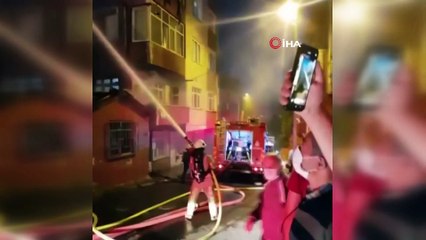 Küçükçekmece’de tek katlı baraka alev alev yandı