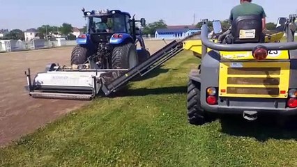 Début de la réfection des 2 terrains en herbe - Parc des Beauregards