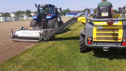 Début de la réfection des 2 terrains en herbe - Parc des Beauregards