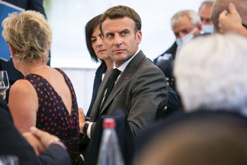 Macron pointe des “faits isolés” de la part d’“individus ultraviolents” après la gifle reçue