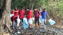 Kurangi Sampah, Selamatkan Laut Indonesia - Terbenam Di Lautan Sampah - BERKAS KOMPAS (3)