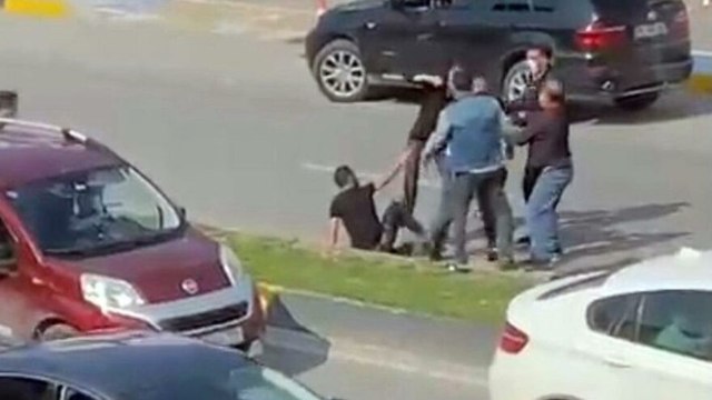 Trafik kazası sonrası cadde boks ringine döndü