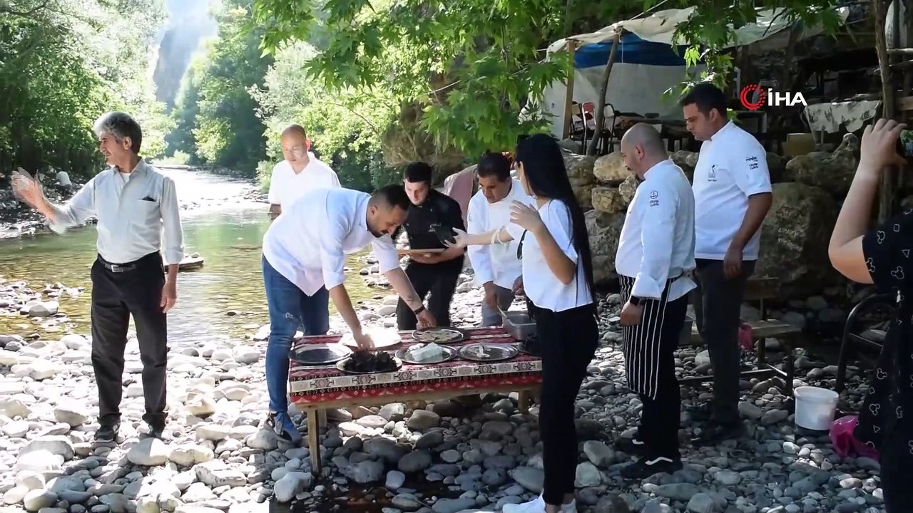 - Mor reyhan sosu İtalya'nın meşhur sosu pesto'ya rakip oldu