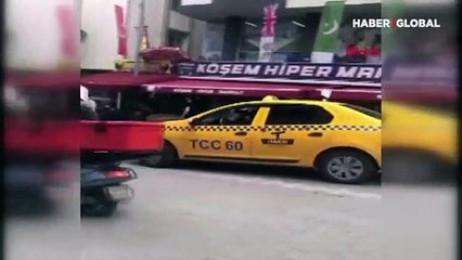 Taksici terörü bitmiyor! Önce termosla ardından taksiyle saldırdı