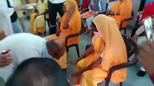 Watch- मातृशक्ति के चरण धोकर किया सम्मान, कोरोना काल में महिला सफाई कर्मचारियों ने दी सेवाएं