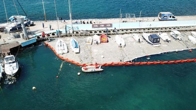 CADDEBOSTAN SAHİLİ'NDE SALYA TEMİZLİĞİ DEVAM EDİYOR