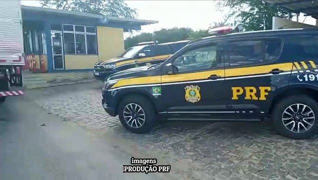 PRF apreende carga de cigarros contrabandeados avaliada em 2 milhões de reais no sertão paraibano