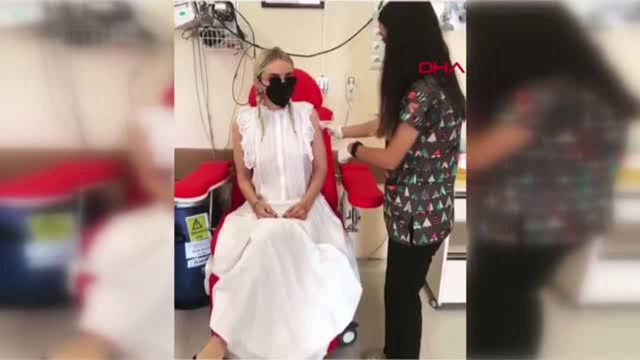 ŞARKICI GÜLŞEN KORONAVİRÜS AŞISI OLDU