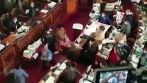 Bolivya Kongresi boks ringine döndü! Milletvekilleri birbirine girdi