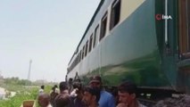 Pakistan'da yolcu treni raydan çıktı