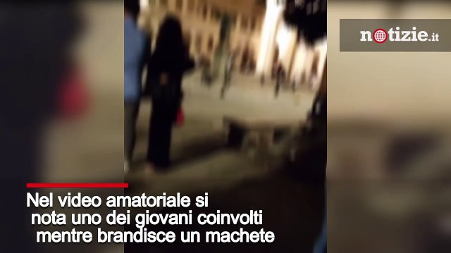 Milano, machete nella maxi rissa alle Colonne di San Lorenzo: il video del giovane armato