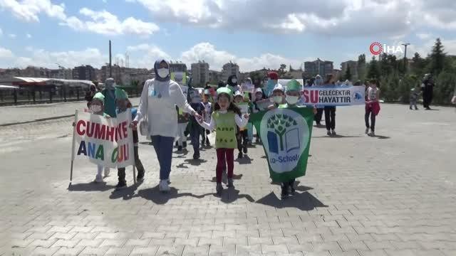 Göl kıyısında yürüyüş yapan öğrenciler 'Beyşehir Gölü kurumasın, hayat durmasın' dedi