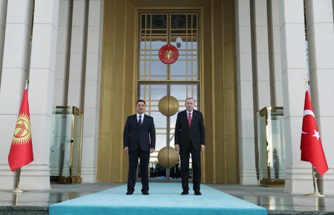Son dakika haberleri! Cumhurbaşkanı Erdoğan, Kırgızistan Cumhurbaşkanı Caparov ile bir araya geldi