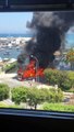 Bari: bus navetta si incendia davanti al teatro Margherita. Salve per miracolo le quattro persone a bordo - VIDEO