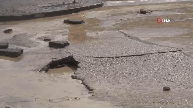 Başkent sokakları yağmur sonrası düşen plakalarla doldu