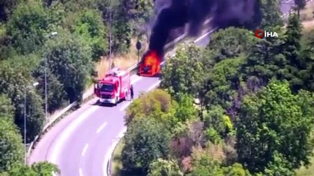 15 Temmuz Şehitler Köprüsü Avrupa yakası istikameti, Beşiktaş sapağında bir otomobilde yangın çıktı. Alev alev yanan otomobile itfaiye ekipleri müdahale etti. Yangın nedeniyle trafikte aksamalar meydana geldi.
