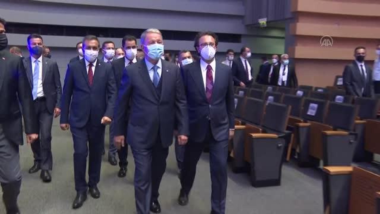 Milli Savunma Bakanı Akar, Verimlilik ve Teknoloji Fuarı'nı gezdi