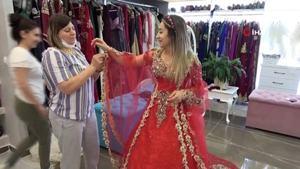 Düğün sezonunun başlamasıyla gelinlikçilerde yoğunluk yaşanıyor