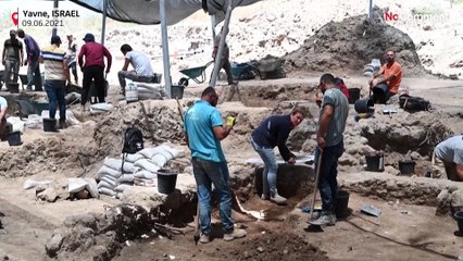 Israel Antiquities Authority unveils 1000-year old chicken egg in excavations