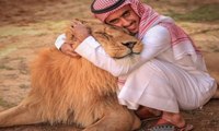 شاب سعودي يروض الحيوانات المفترسة