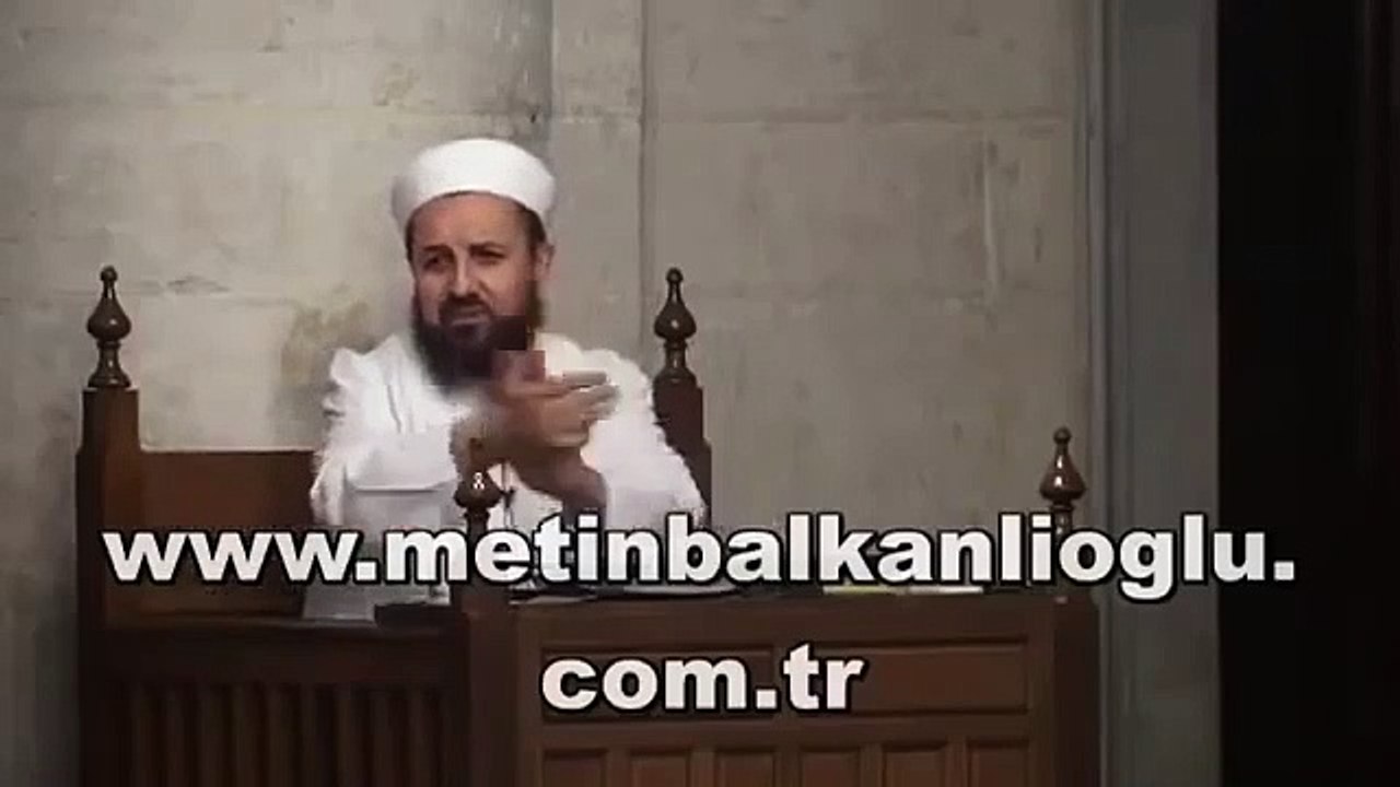 Cuma'ya gelen sarhoş: Bir parça da benim için çal hocam...