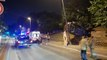 Son dakika haberi: Eyüpsultan'da ilginç kaza: Araç aydınlatma direği ile beton bariyer arasında asılı kaldı