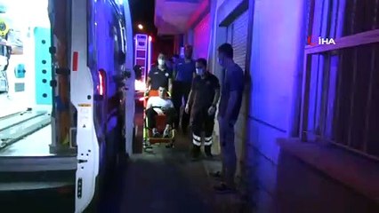 İzmir’de boş araziye uçan otomobilin sesini duyan vatandaşlar: 'Arkadaki bina yıkıldı sandık'