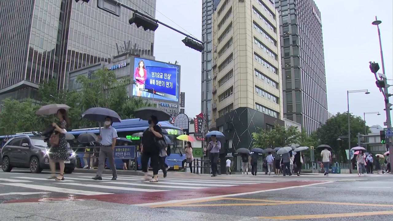 [날씨] 오늘 흐리고 더위 주춤...밤사이 전국 비바람 / YTN